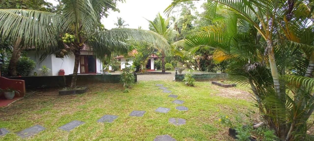 Blue Whale Lagoon Resort Ahangama Exterior foto