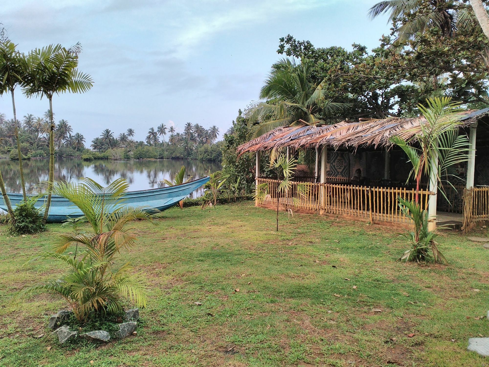 Blue Whale Lagoon Resort Ahangama Exterior foto