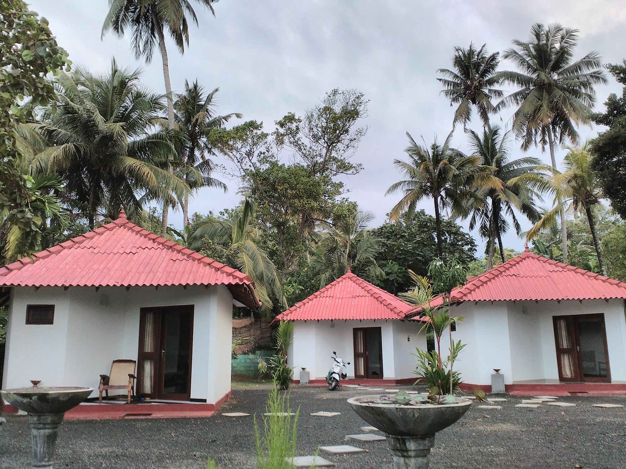 Blue Whale Lagoon Resort Ahangama Exterior foto