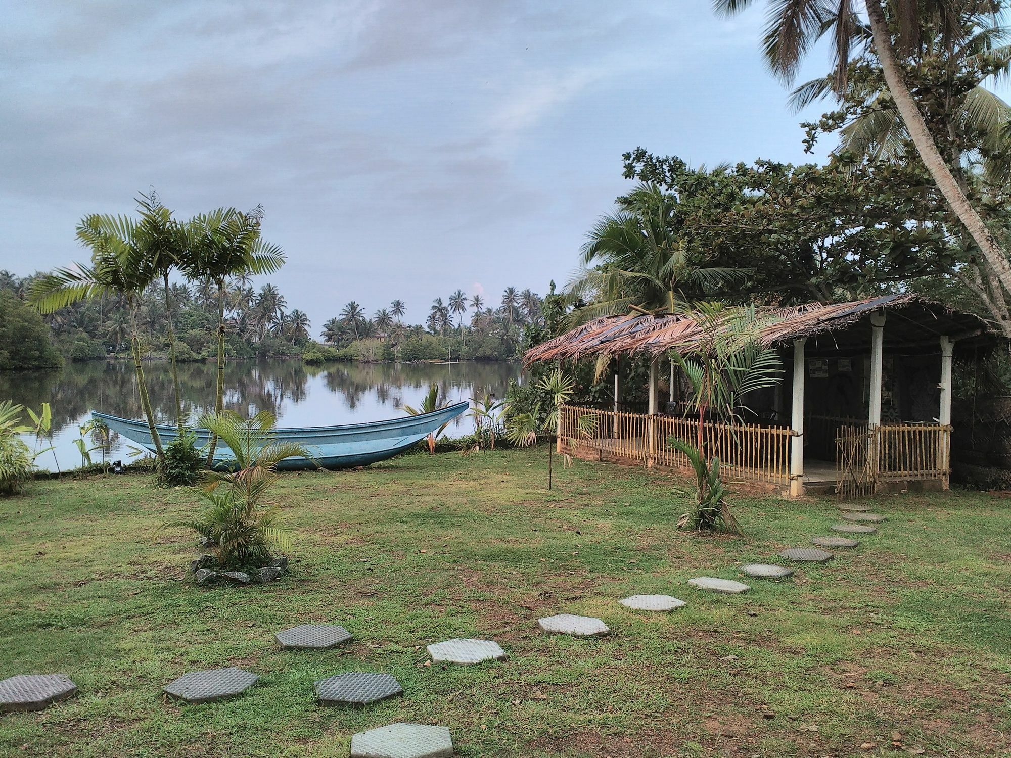 Blue Whale Lagoon Resort Ahangama Exterior foto