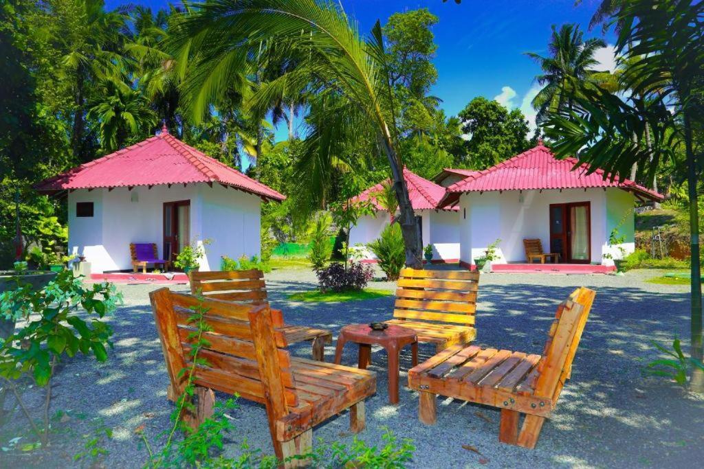 Blue Whale Lagoon Resort Ahangama Exterior foto
