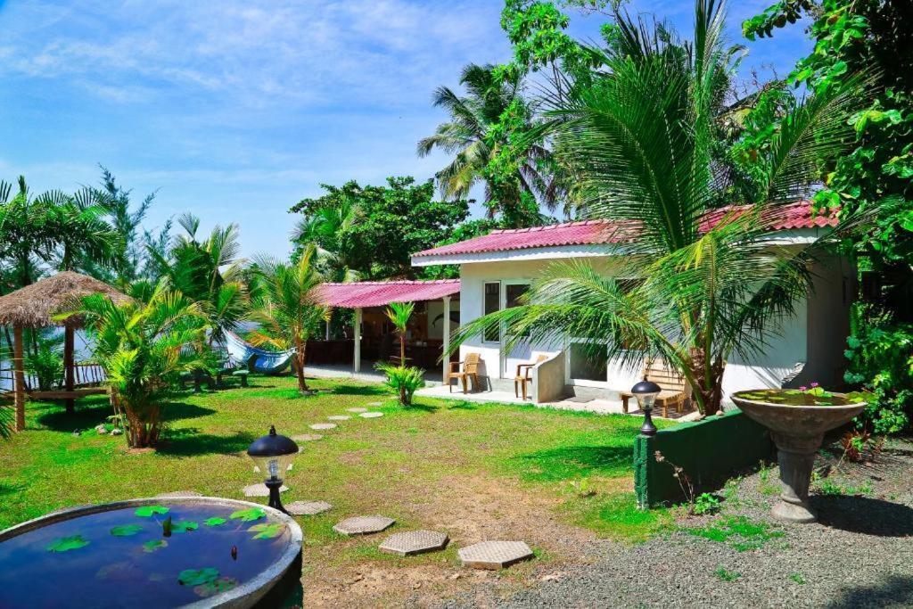 Blue Whale Lagoon Resort Ahangama Exterior foto