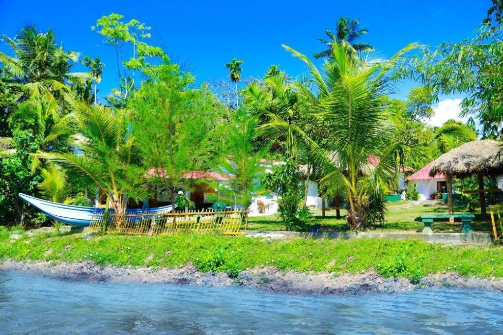 Blue Whale Lagoon Resort Ahangama Exterior foto
