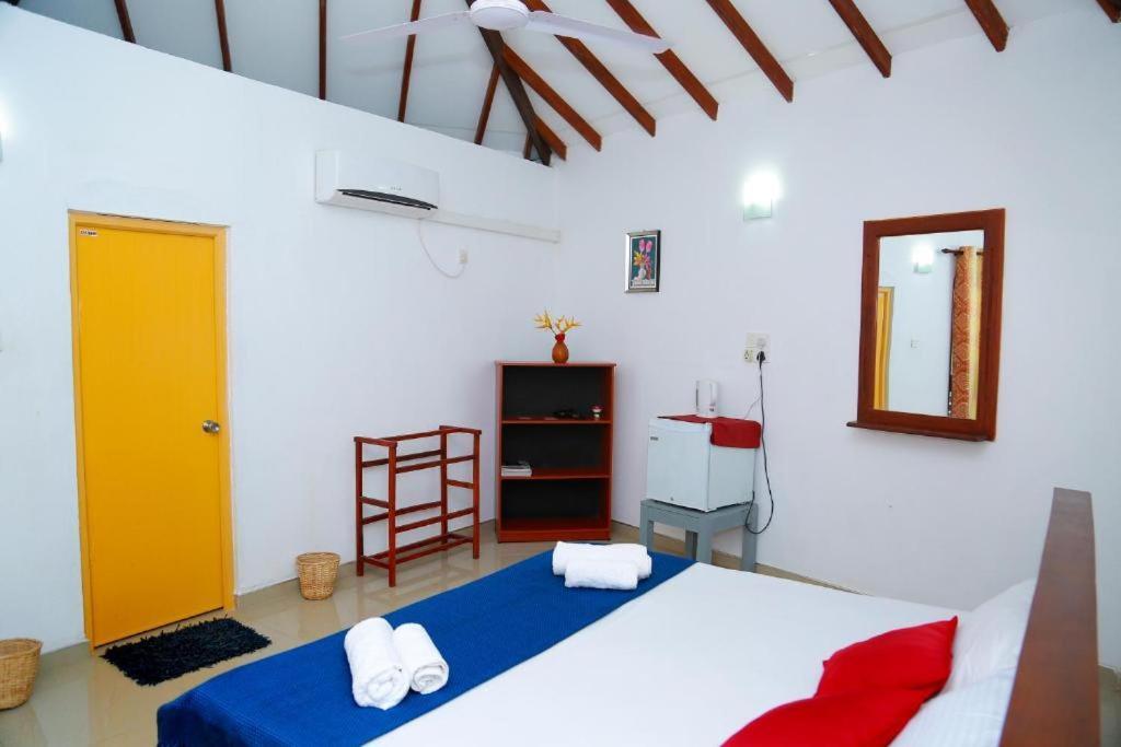 Blue Whale Lagoon Resort Ahangama Exterior foto