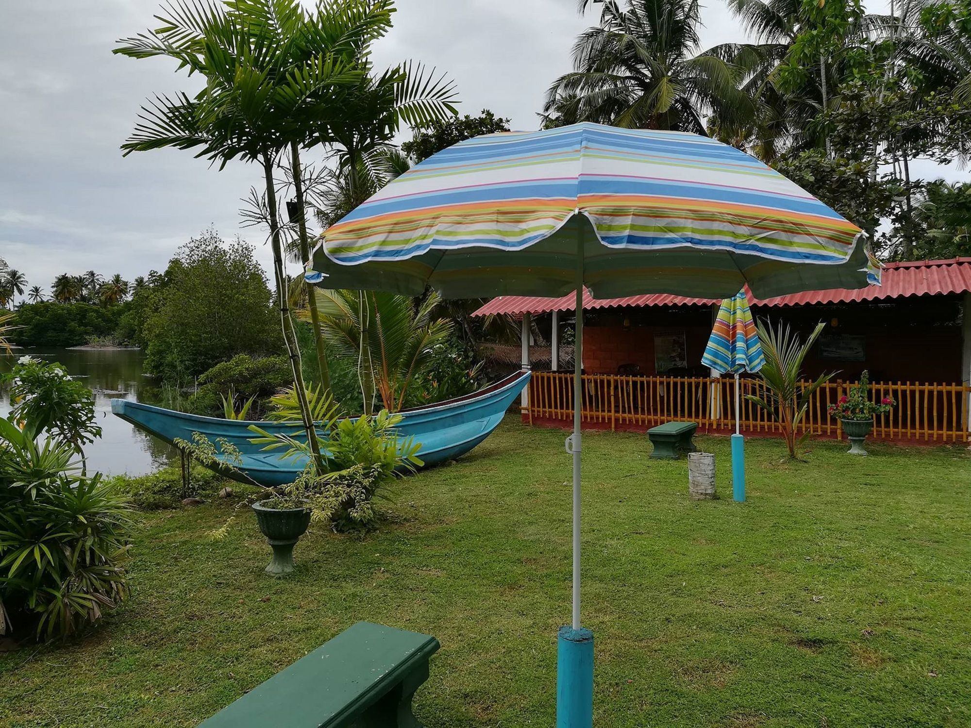Blue Whale Lagoon Resort Ahangama Exterior foto